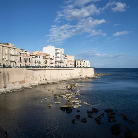 Lithos Maniace * Syracuse